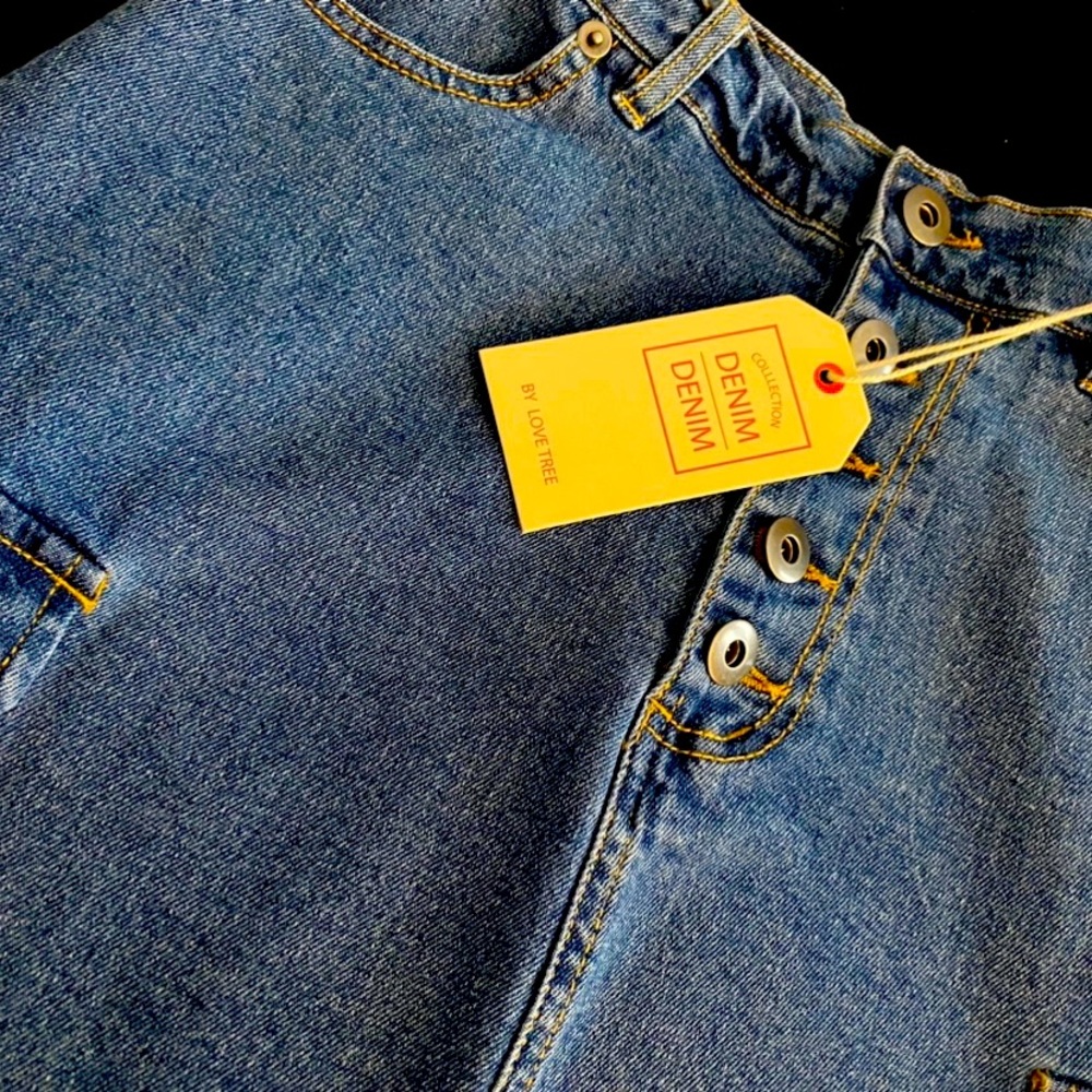 Denim skirt with two cargo side pockets - Picture 2 of 3